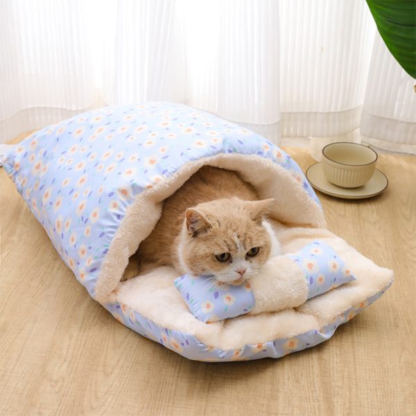Best selling 2-in-1 sleeping bag and flat cushion design